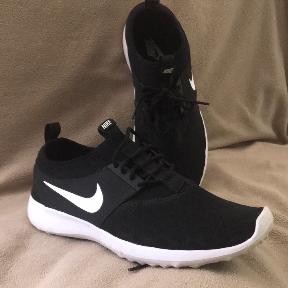 Women’s Nike sneakers Size 9.5